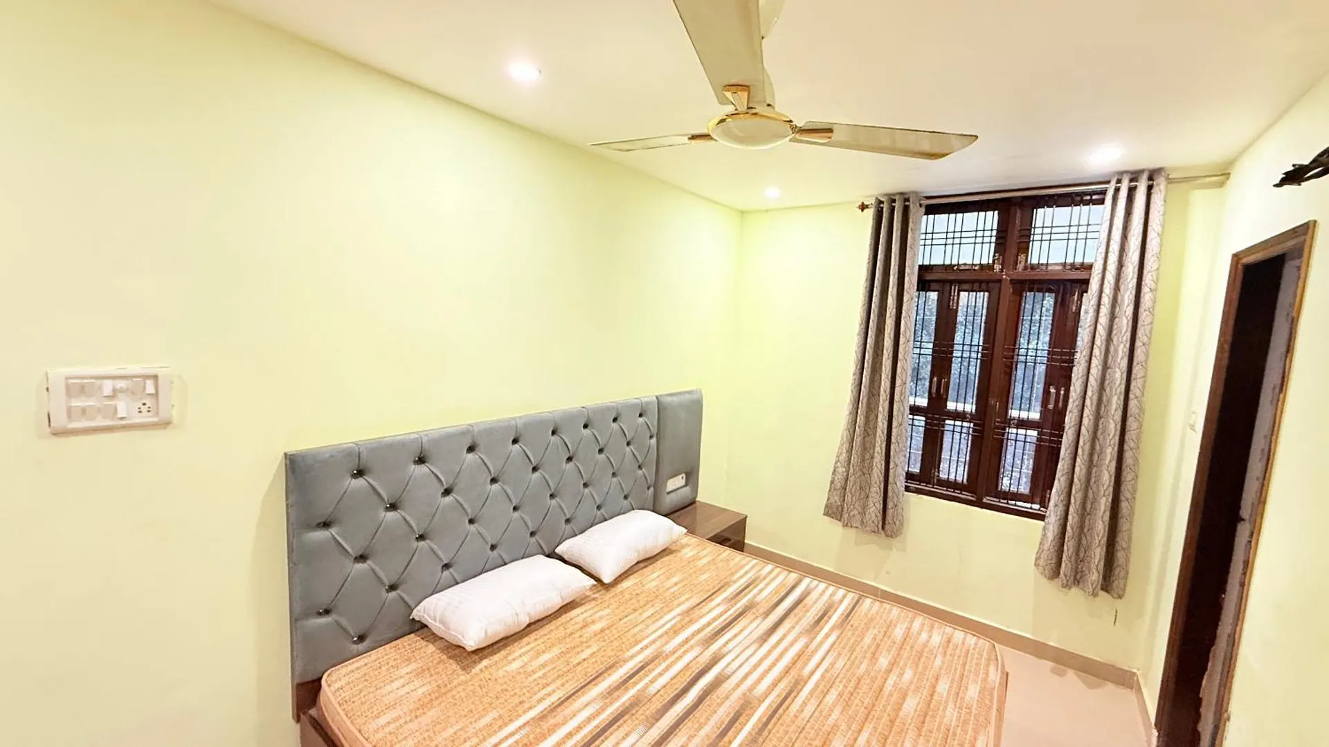 Luxury Stay In The Heart Of Vns Varanasi 0*,