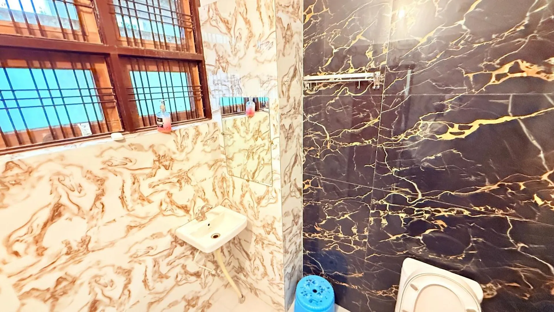 Luxury Stay In The Heart Of Vns Varanasi 0*,  India